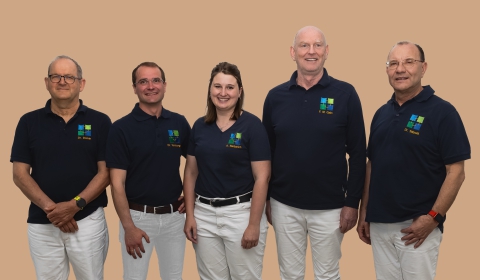 Unsere fünf Ärzte posieren für ein Foto